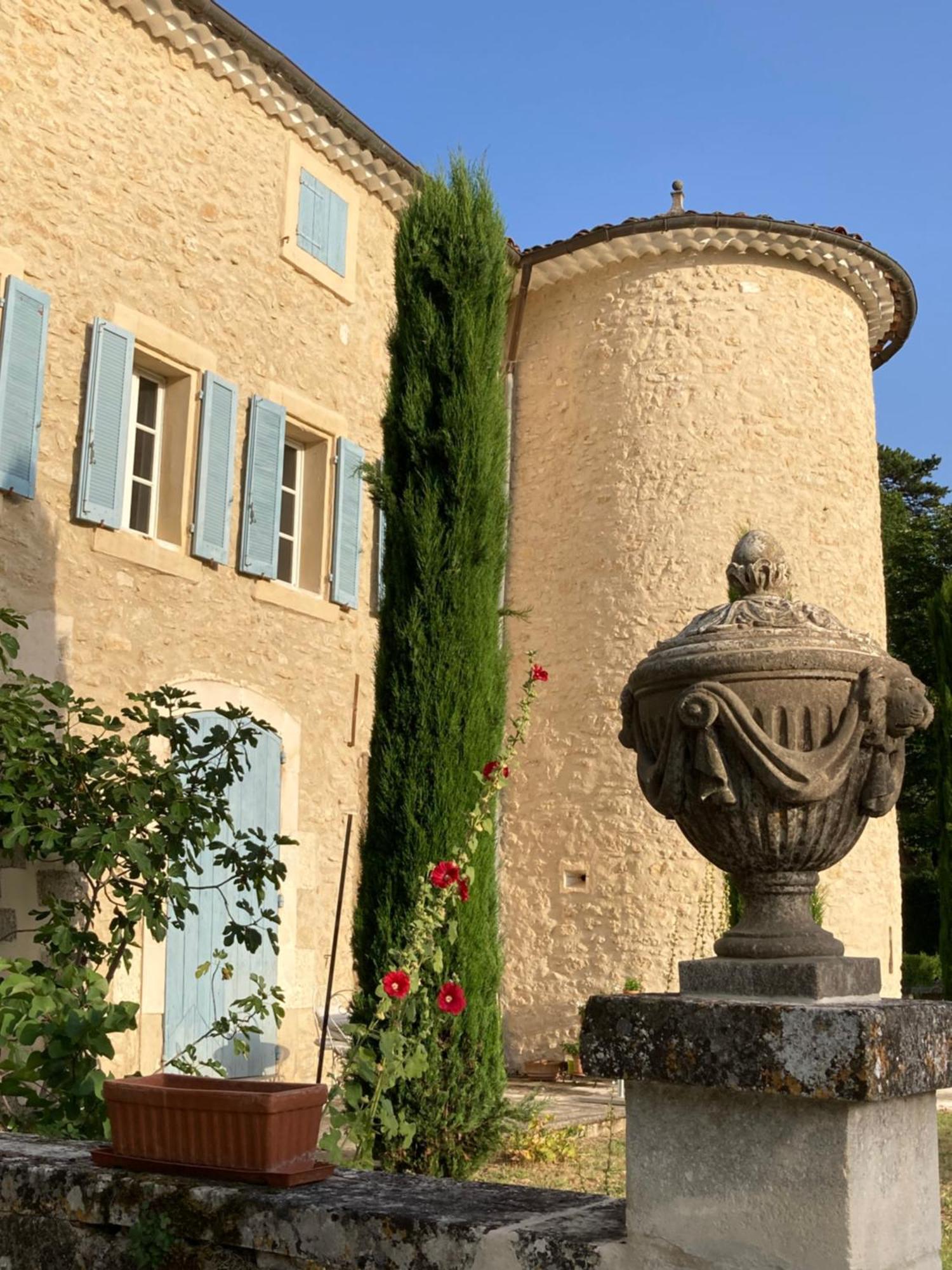 Chateau De Peyrolles Apt Bagian luar foto