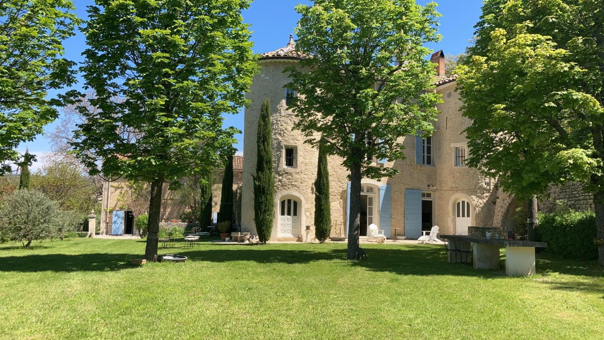 Chateau De Peyrolles Apt Bagian luar foto